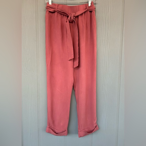 43.BLUE RAIN Women’s Tie Waist Tapered Ankle Pants
Size M - Picture 3 of 11